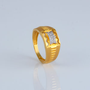 Gold Gents Ring with Stone