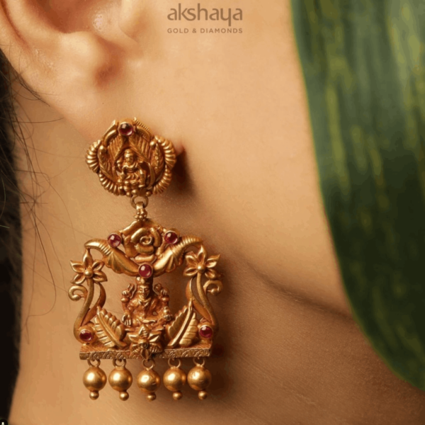 Gold Earring with Stone