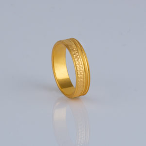Gold Ladies Ring with stone