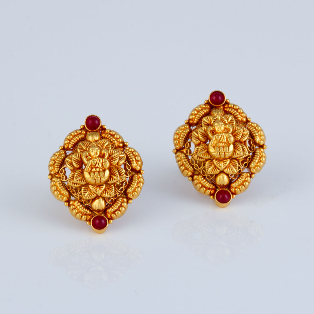 Gold Stud Earring with Stone | Akshaya Gold & Diamonds | Buy Online