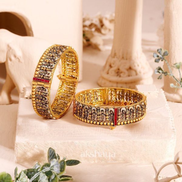 Antique Gold Bangle with Stone
